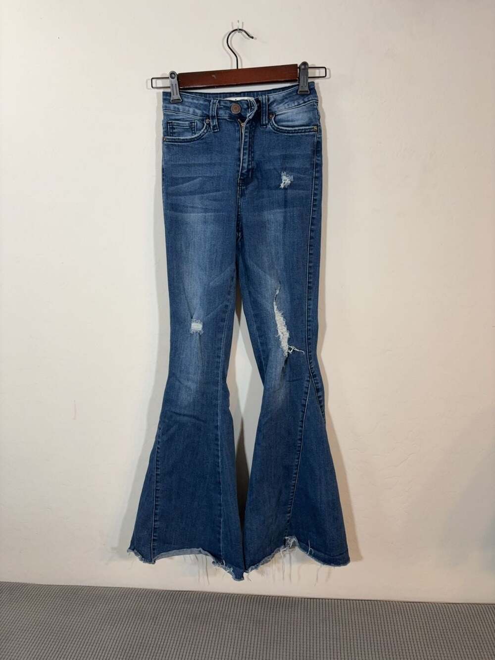YMI Gigi Fit Denim Collection Flare Jeans Size 1/25
